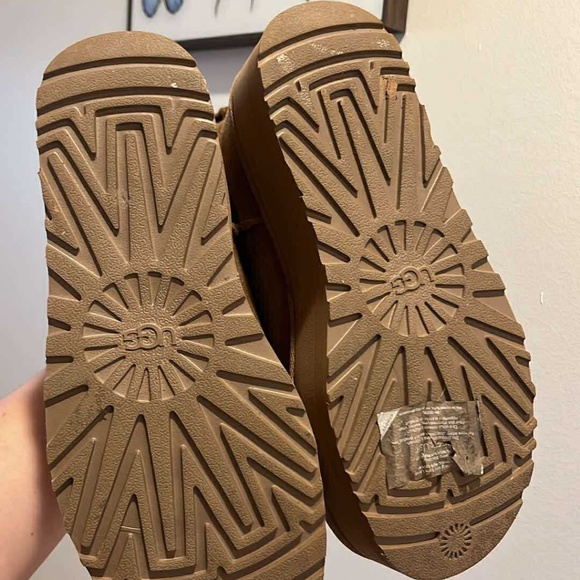 UGG Classic Mini Platforms - Picture 1 of 5